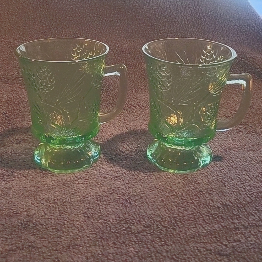 Indiana Glass Ponderosa Pine Green set of 2 glasses. Perfect condition. 4 5/8"